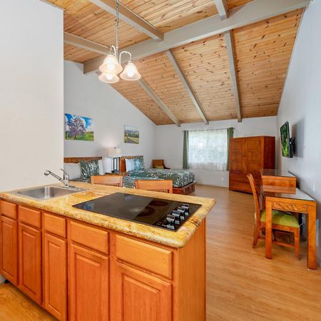Castle Waimea Country Lodge Екстер'єр фото
